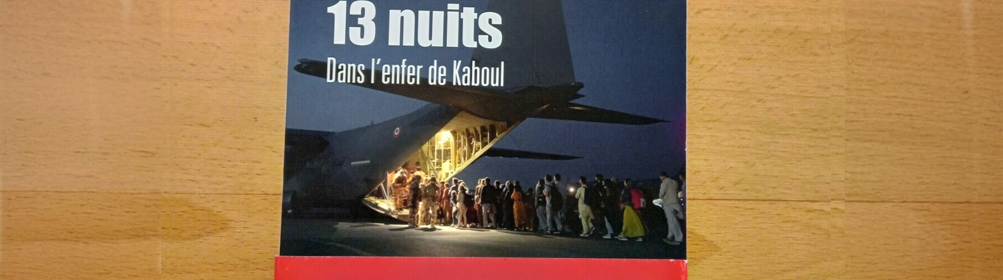 Aperçu du livre de Mohamed BIDA "13 jours 13 nuits dans l'enfer de Kaboul" sur une table