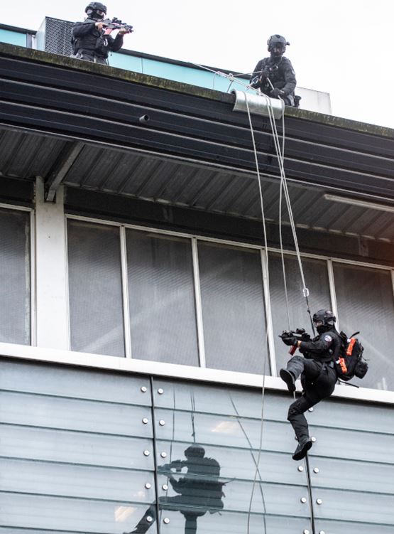 Demonstration from the French Special Forces from the roof of Milipol Paris